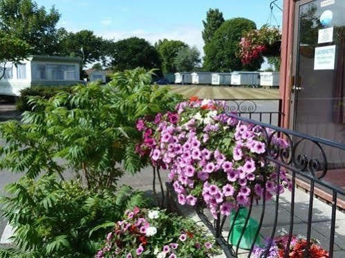 Copthorne Caravans Hotel Merston Zewnętrze zdjęcie