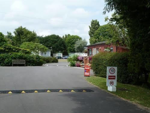 Copthorne Caravans Hotel Merston Zewnętrze zdjęcie