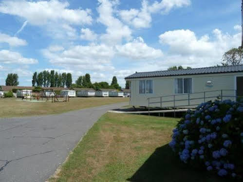 Copthorne Caravans Hotel Merston Zewnętrze zdjęcie